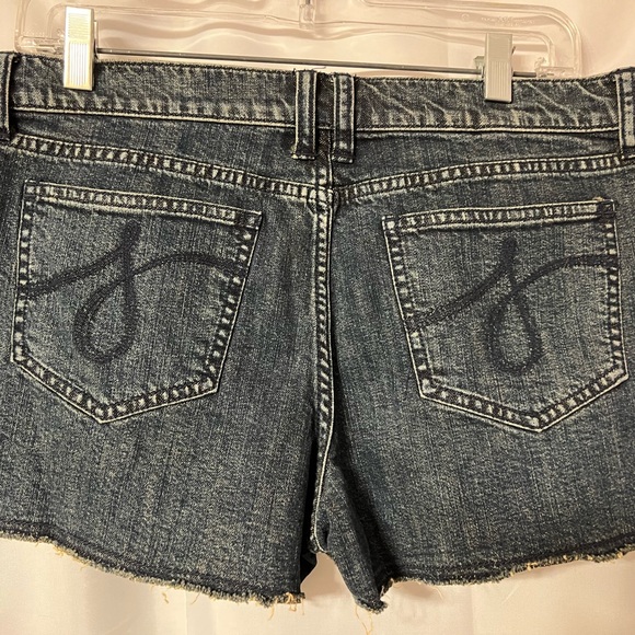 Short juicy couture denim jean shorts size 30. NWOT - Picture 2 of 5